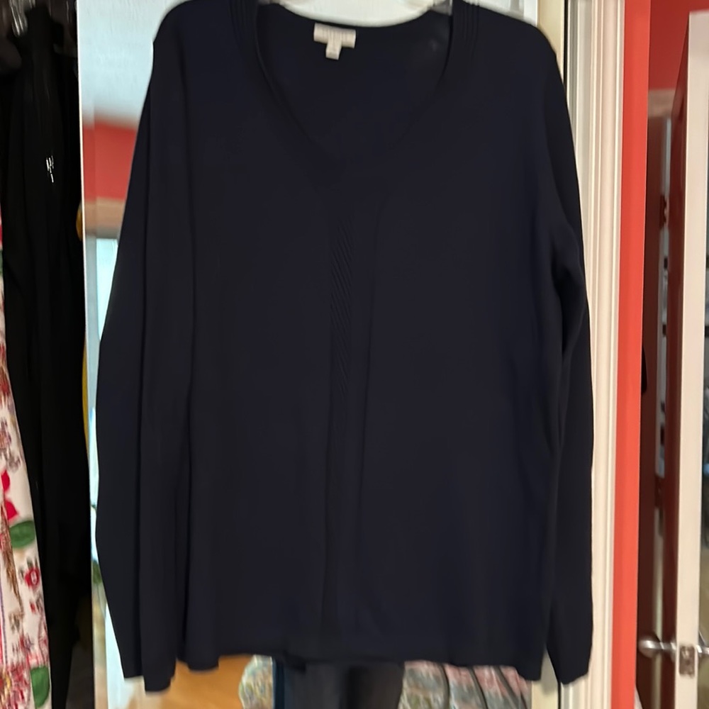 V-neck fine gauge NAVY BLUE 100% cotton sweater with chevron detailing